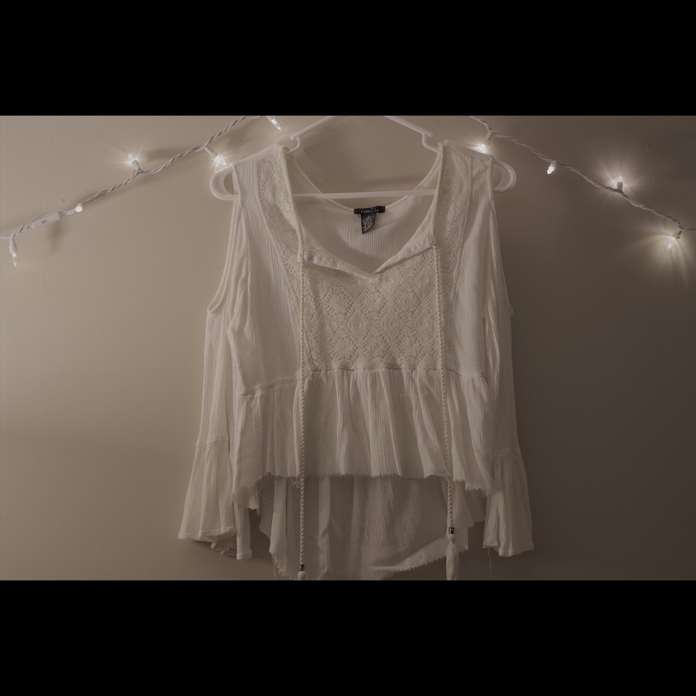 vintage white cropped, high/low blouse